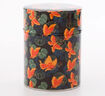 papillons oranges sur fond noir